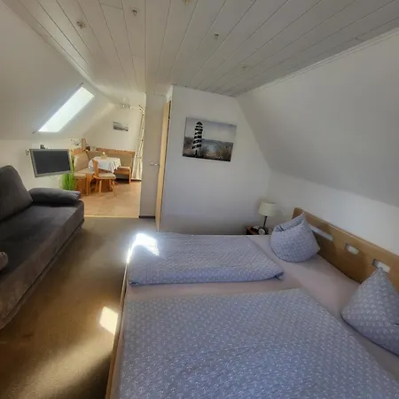 Apartamento Kleiner Leuchtturm Kuehlungsborn, Mit Balkon, Parkplatz & Wlan, 300m Vom Entfernt
