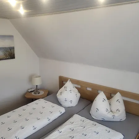 Kleiner Leuchtturm Kuehlungsborn, Mit Balkon, Parkplatz & Wlan, 300m Vom Entfernt *