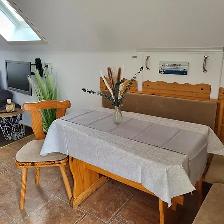 Kleiner Leuchtturm Kuehlungsborn, Mit Balkon, Parkplatz & Wlan, 300m Vom Entfernt