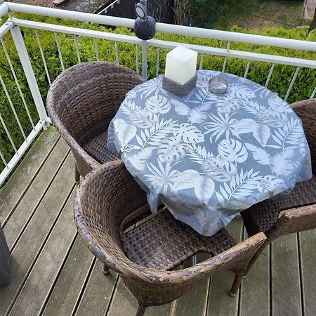 Kleiner Leuchtturm Kuehlungsborn, Mit Balkon, Parkplatz & Wlan, 300m Vom Entfernt Apartamento