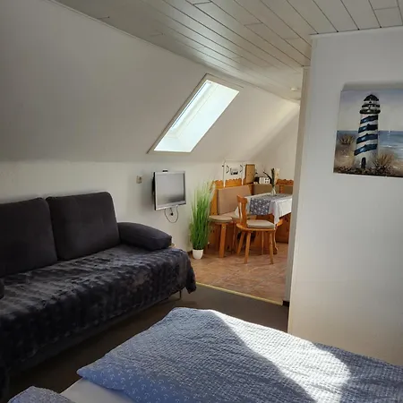 Kleiner Leuchtturm Kuehlungsborn, Mit Balkon, Parkplatz & Wlan, 300m Vom Entfernt * Ostseebad Kühlungsborn