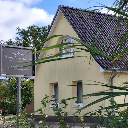 Kleiner Leuchtturm Kuehlungsborn, Mit Balkon, Parkplatz & Wlan, 300m Vom Entfernt Apartamento Ostseebad Kühlungsborn